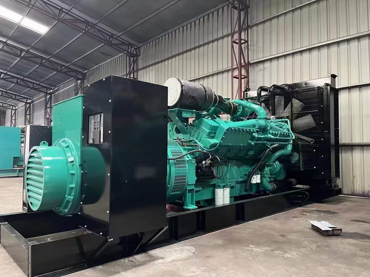 东河如何降低 800kW 柴油发电机输出电流的波动？